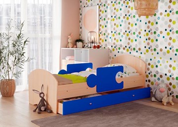 Кровать детская с бортиками и ящиком Мозайка, корпус Млечный дуб/фасад Синий (щиты) в Коврове